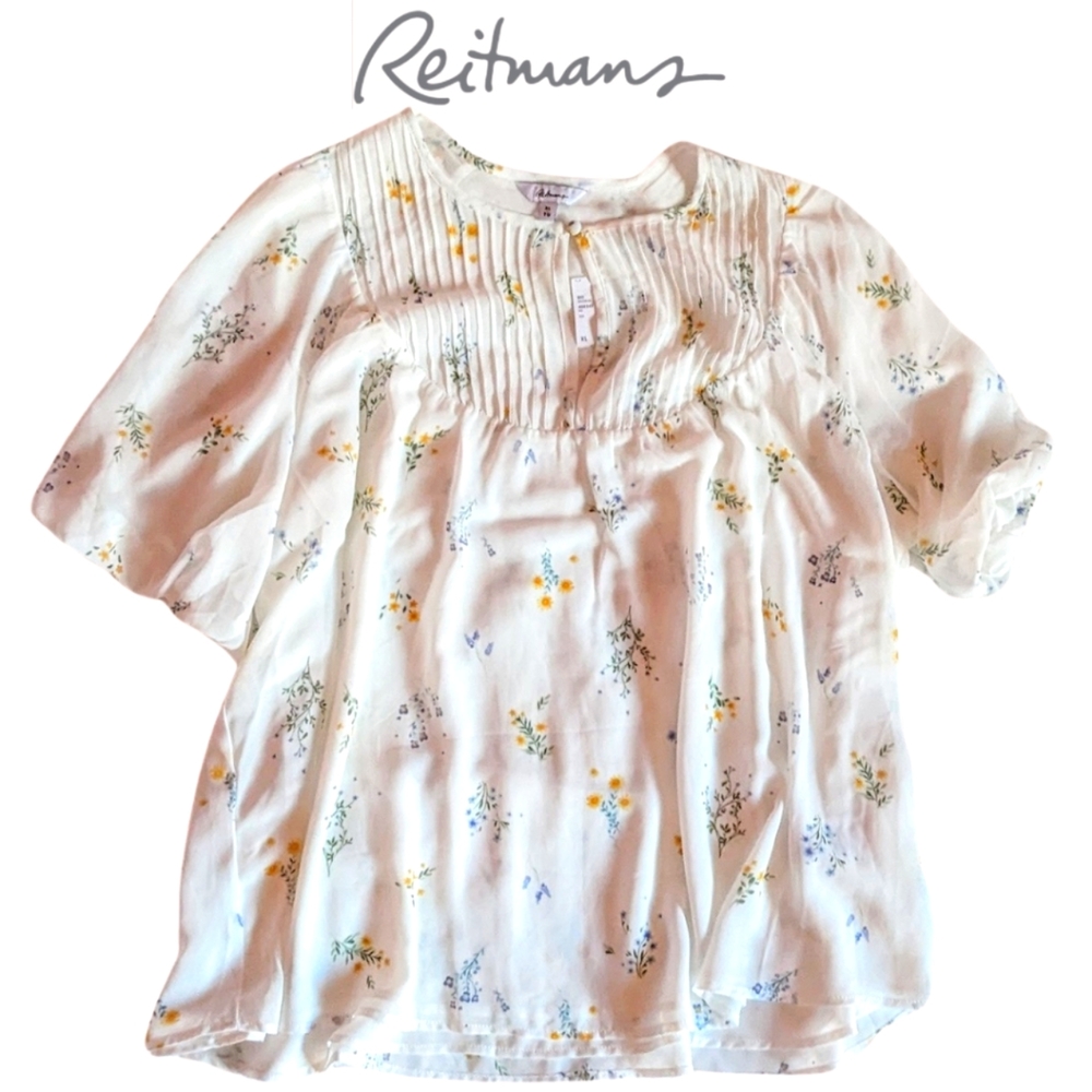 Reitmans size XL white w/flower pattern, BNWT flowy short sleeve blouse